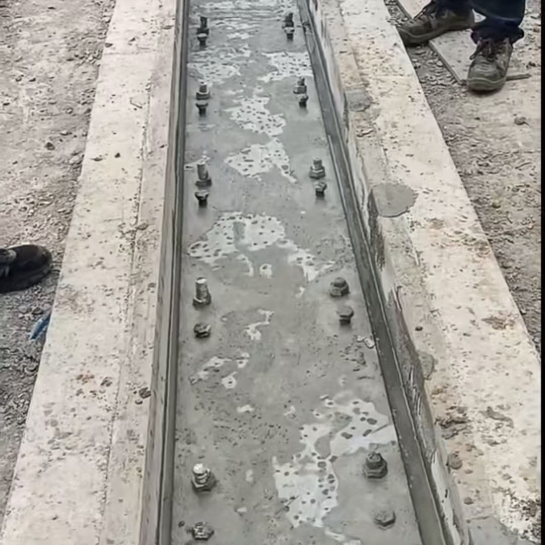 金山屯港口码头起重机龙门吊重型机械设备稳固用早强快凝轨道胶泥